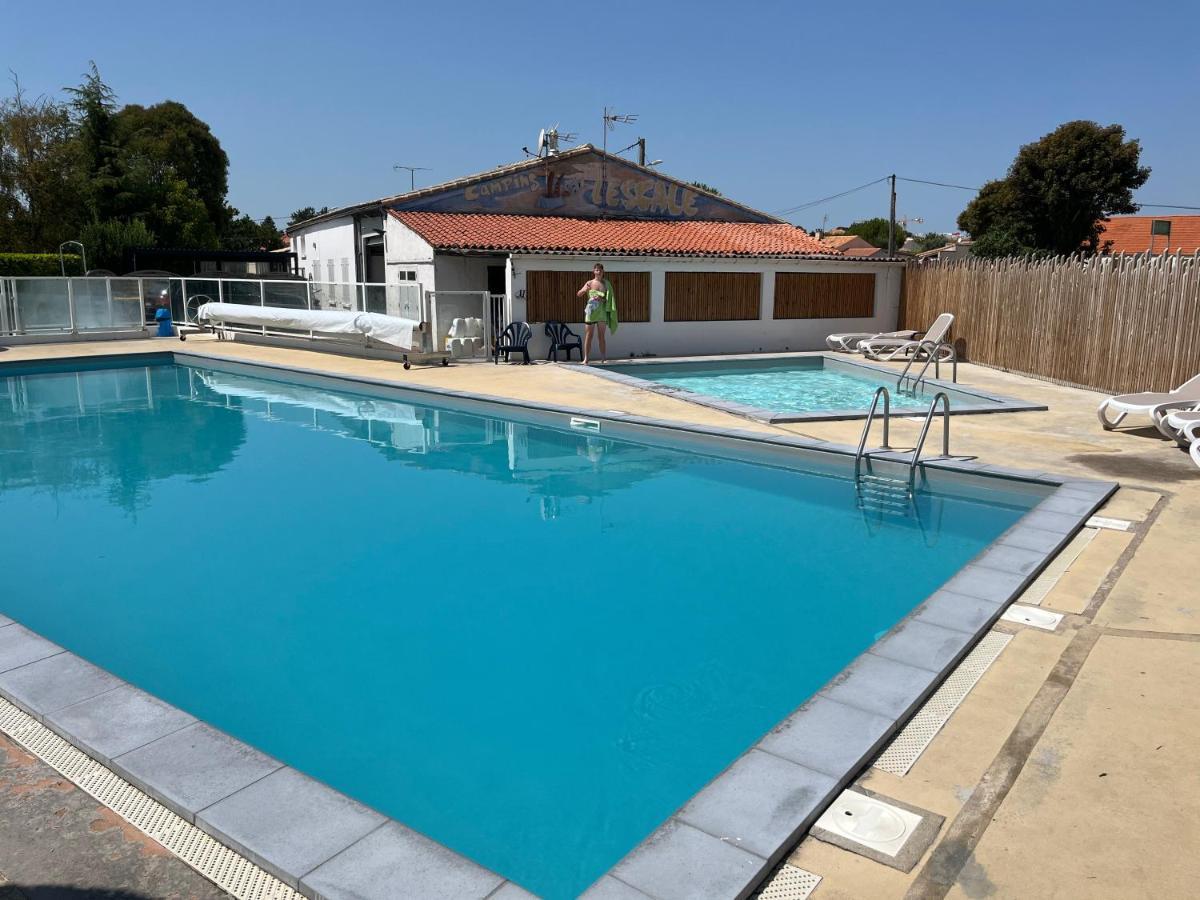 Mobil Home Avec Spacieuse Terrasse A Meschers Proche De Royan Buitenkant foto